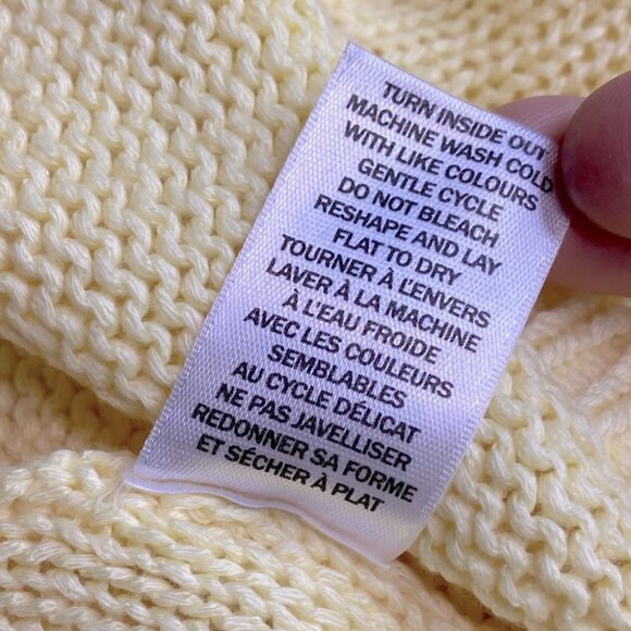 Women’s Butter Yellow Lightweight Acrylic Knit Short Sleeve V Neck Sweater M - Picture 4 of 12